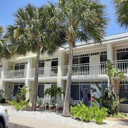 Charming One Bedroom Resort-Style Studio With Pool And Beach Access ラスキン エクステリア 写真