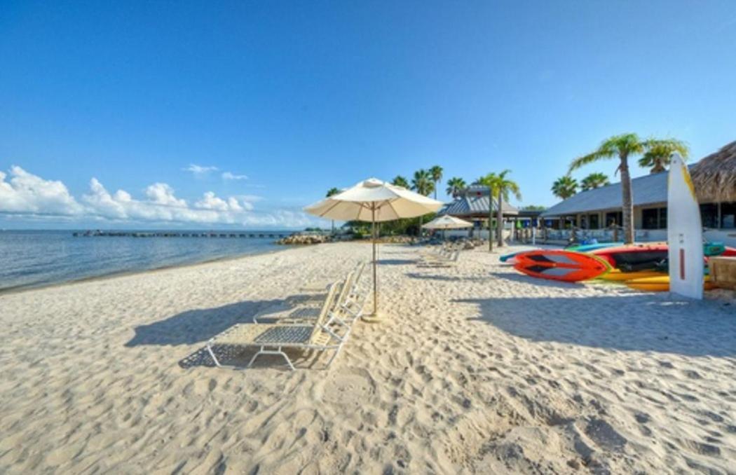 Charming One Bedroom Resort-Style Studio With Pool And Beach Access ラスキン エクステリア 写真