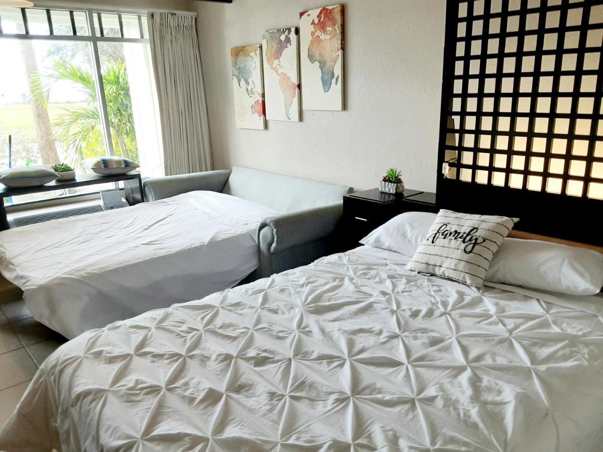 Charming One Bedroom Resort-Style Studio With Pool And Beach Access ラスキン エクステリア 写真